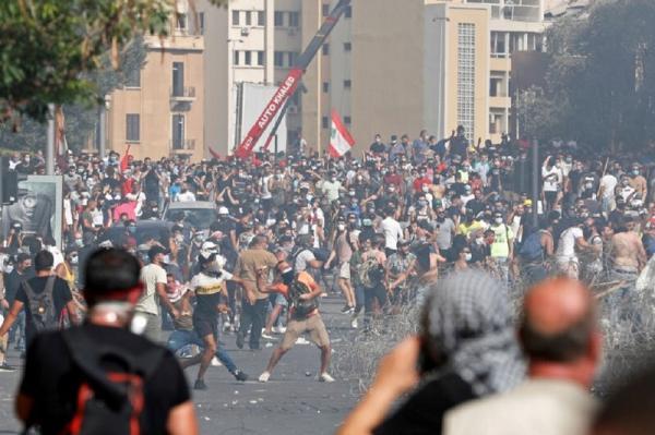 اعتراضات در لبنان شدت گرفت، معترضان به خانه وزیر اقتصاد و بانک مرکزی یورش بردند