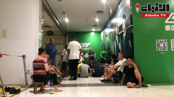 چینی ها از گرما به ایستگاه های مترو پناه بردند!