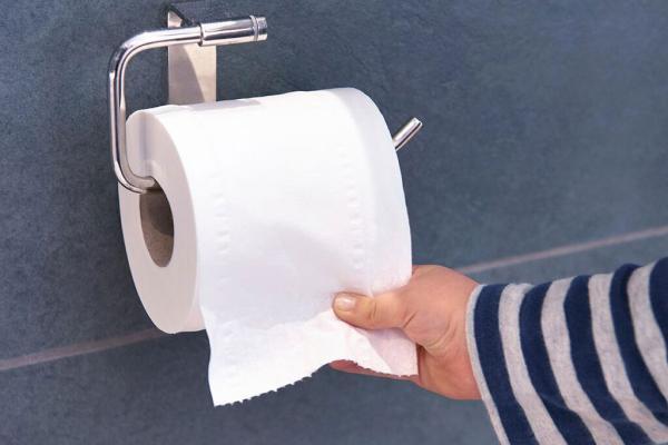 دیگر دستمال توالت را اشتباه آویزان نکنید! ، روش اشتباه تهدیدی برای سلامتی است